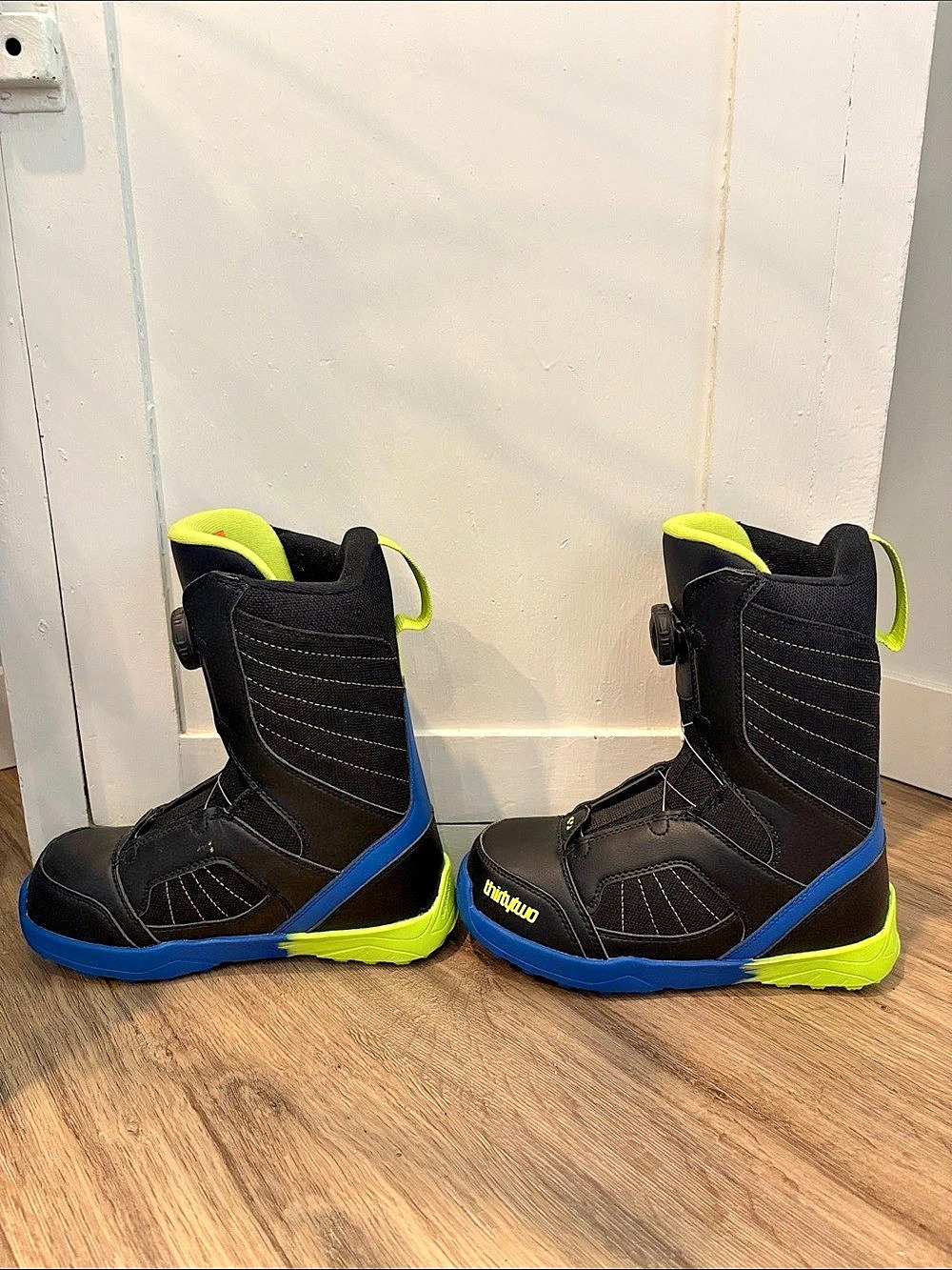 NEW without tags Thirtytwo Snowboard Boots Black & Blue kids US 4.0